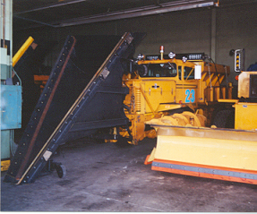 http://www.badgoat.net/Old Snow Plow Equipment/Truck Collections/Harrisburg International Airport/HIA/GW287H239-3.jpg